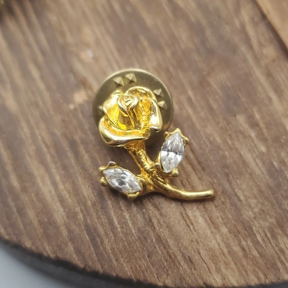 B650 kissed by a rose crystal pin‎